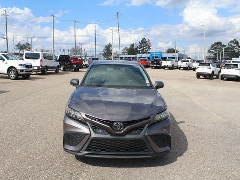 Used 2021 Toyota Camry SE image 8