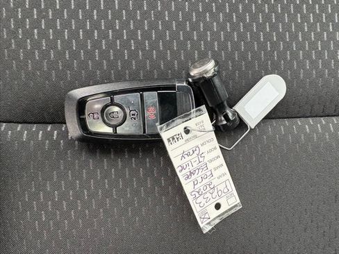 Used 2025 Ford Escape ST-Line AWD/4WD image 6