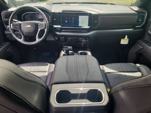 Used 2025 Chevrolet Silverado 1500 High Country w/ High Country Premium Package AWD/4WD image 12