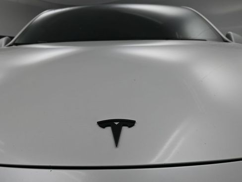Used 2021 Tesla Model Y Long Range image 15