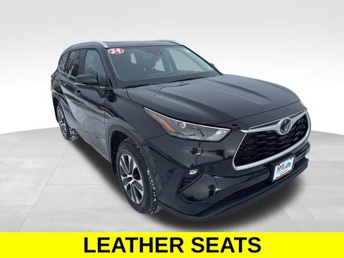 Used 2024 Toyota Highlander XLE image 7