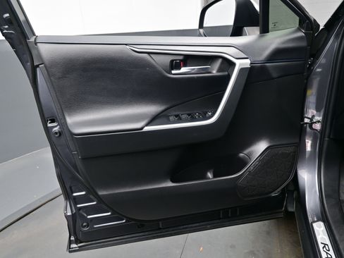 Used 2022 Toyota RAV4 XSE image 9