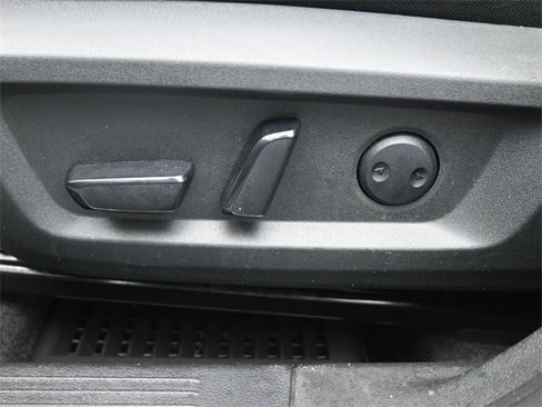 Used 2023 Nissan Rogue SV image 33