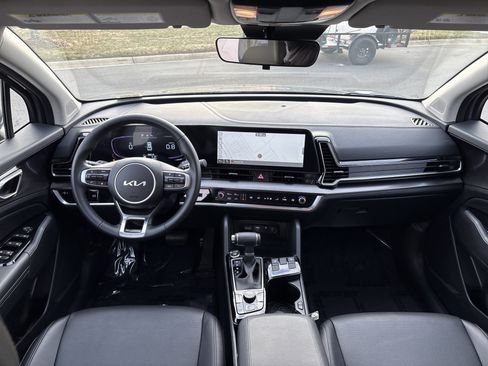 Used 2025 Kia Sportage EX image 15
