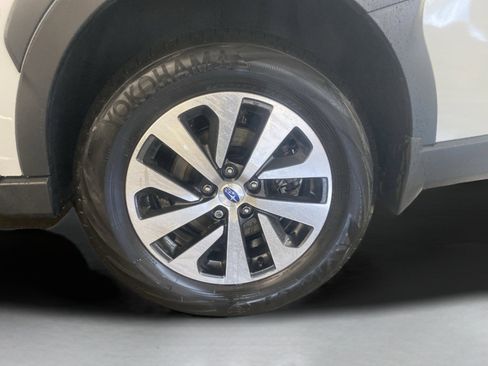 Used 2023 Subaru Outback Premium image 9