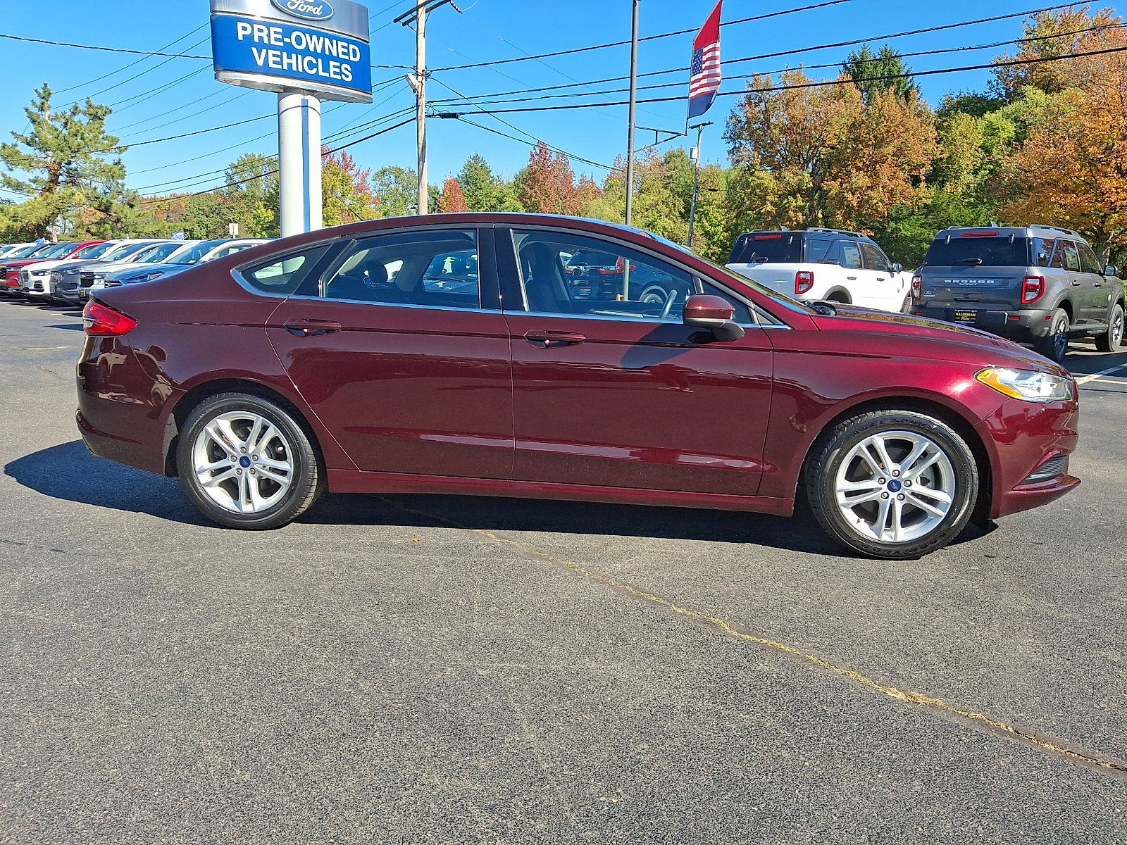 Used 2018 Ford Fusion SE w/ Fusion SE Technology Package FWD image 8