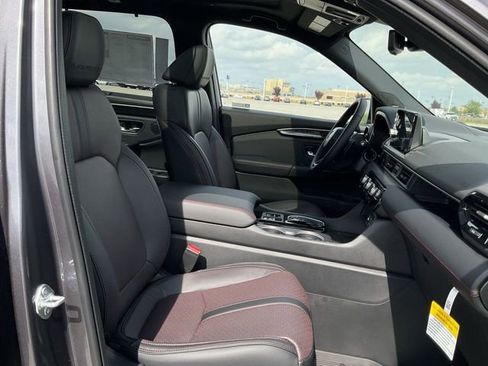 Used 2025 Honda Pilot Black Edition image 34