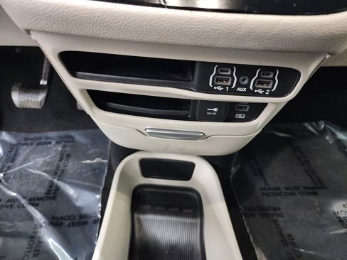 Used 2022 Chrysler Pacifica Touring-L FWD image 22