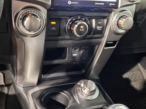 Used 2022 Toyota 4Runner SR5 Premium w/ Moonroof Package AWD/4WD image 33
