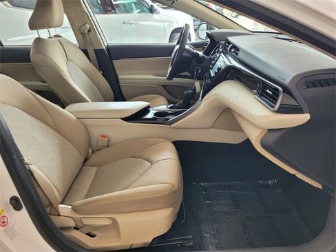 Used 2019 Toyota Camry LE image 14