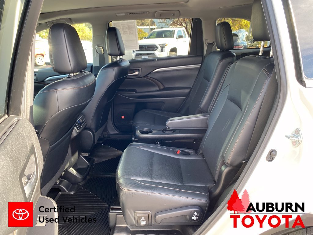 Certified 2017 Toyota Highlander Limited Platinum w/ Carpet Mat Package AWD/4WD image 19