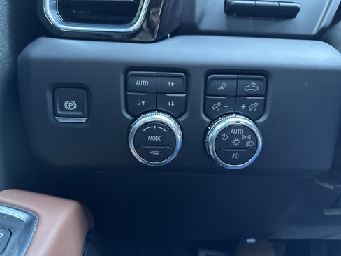 Used 2025 GMC Sierra 2500 Denali Ultimate w/ Max Trailering Package image 31