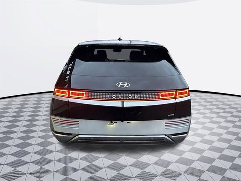 Used 2022 Hyundai Ioniq 5 Limited w/ Cargo Package image 4