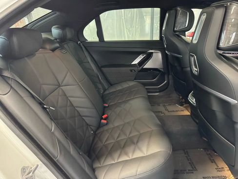 Used 2024 BMW 740i image 33