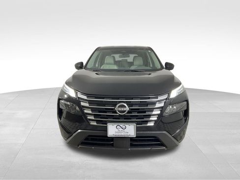 Used 2024 Nissan Rogue SV image 3