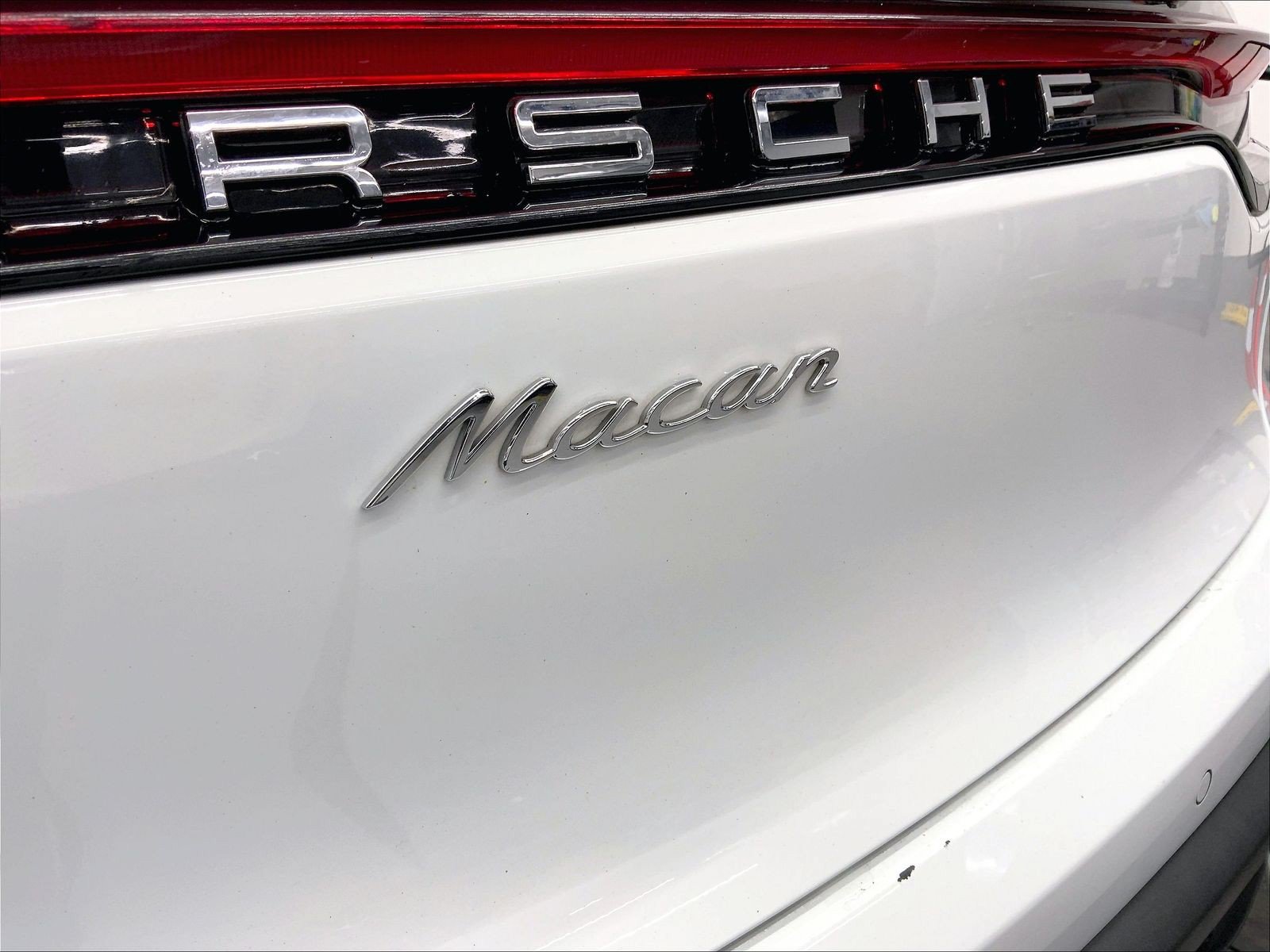 Certified 2023 Porsche Macan AWD/4WD image 19