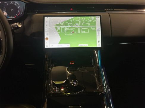 New 2025 Land Rover Range Rover Sport Dynamic SE image 16