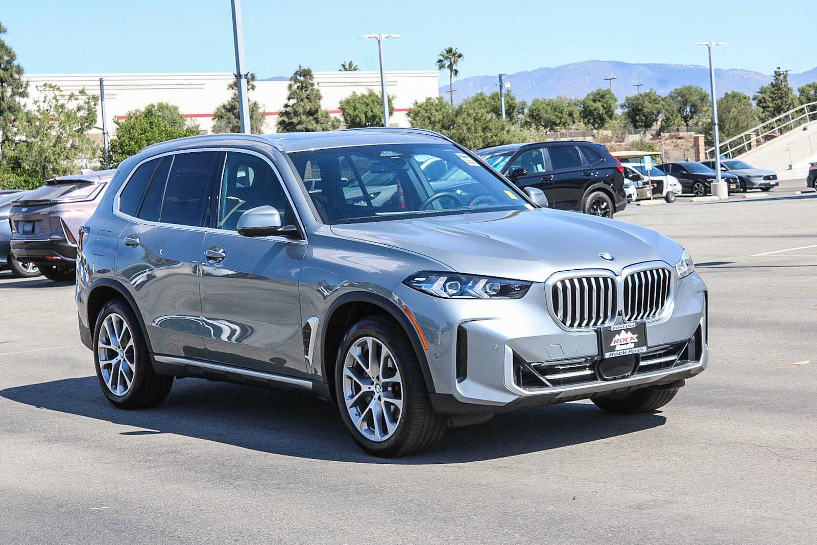 Used 2024 BMW X5 xDrive40i w/ Premium Package AWD/4WD image 3