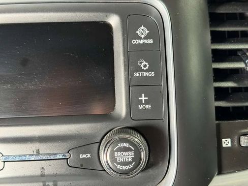 Used 2019 RAM 1500 Classic SLT AWD/4WD image 32