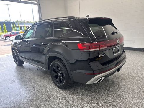 New 2026 Volkswagen Atlas Peak Edition image 2