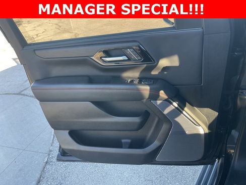 Certified 2025 GMC Yukon XL AT4 Ultimate image 17