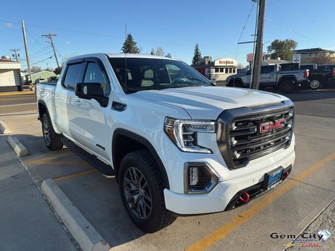 Used 2021 GMC Sierra 1500 AT4 w/ AT4 Premium Package image 4