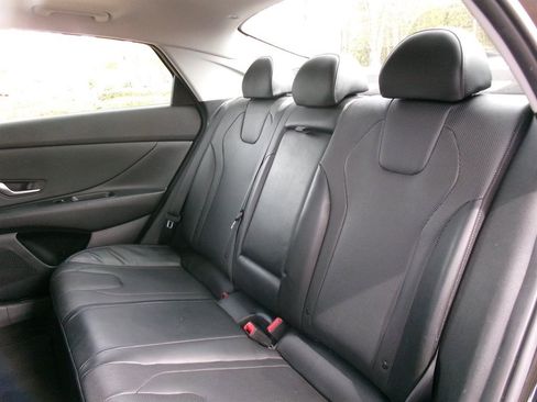 Used 2022 Hyundai Elantra Limited image 44