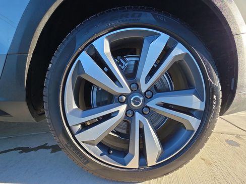 Certified 2025 Volvo V60 B5 Cross Country Plus image 36