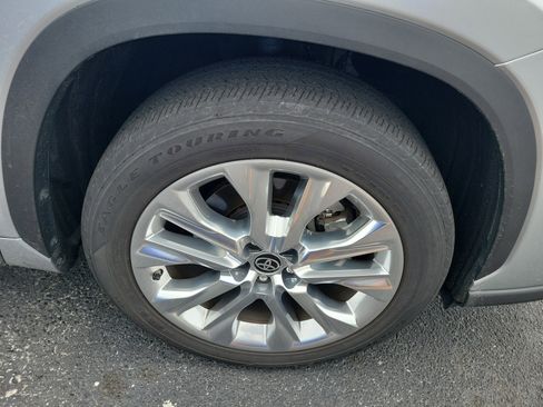 Used 2022 Toyota Highlander Limited FWD image 8