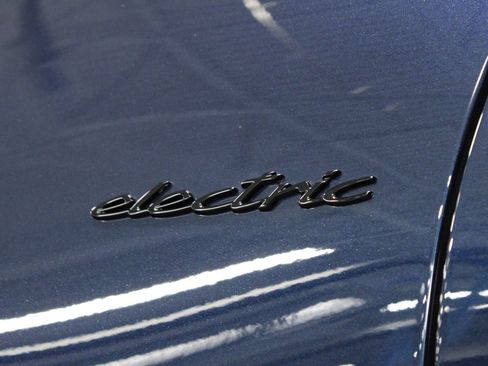 Used 2026 Porsche Cayenne Electric AWD/4WD image 24