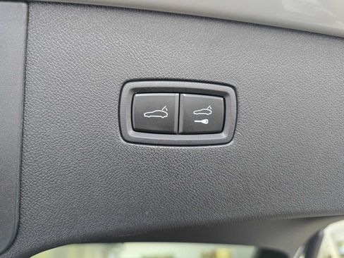 Used 2025 Porsche Cayenne Coupe AWD/4WD image 16