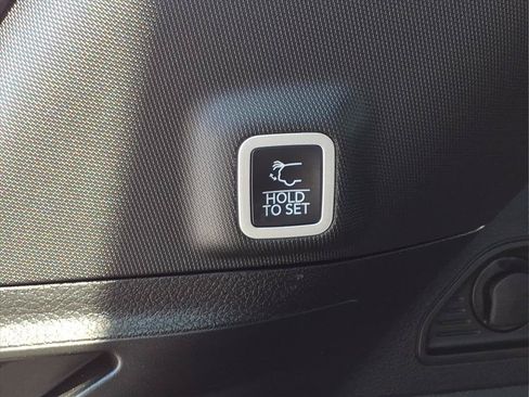 Used 2025 Jeep Grand Cherokee Limited w/ Luxury Tech Group II AWD/4WD image 14