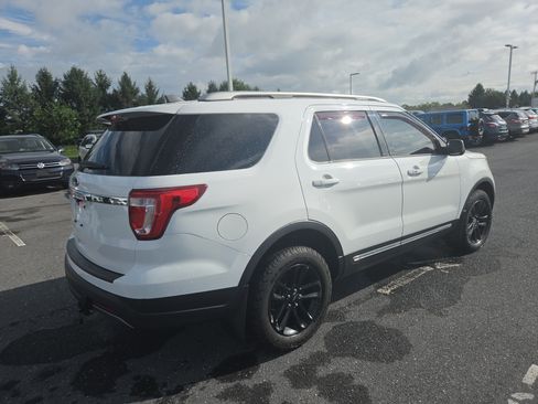 Used 2019 Ford Explorer XLT AWD/4WD image 13