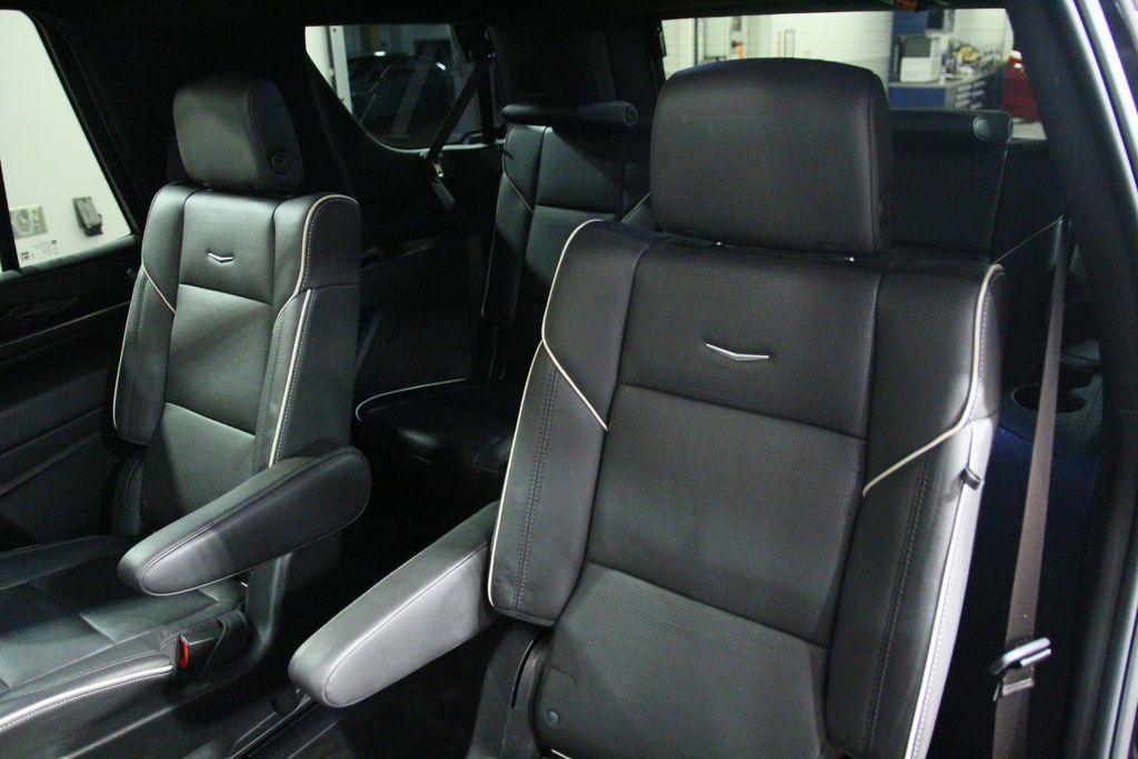Used 2022 Cadillac Escalade Sport w/ LPO, Floor Liner Package AWD/4WD image 28
