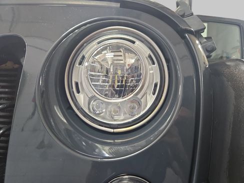 Used 2018 Jeep Wrangler Unlimited Sport S AWD/4WD image 30