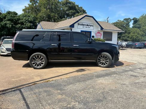 Used 2019 Cadillac Escalade ESV Premium Luxury w/ Escalade Sport Edition image 6