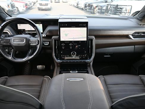 Used 2025 GMC Yukon Denali Ultimate AWD/4WD image 7