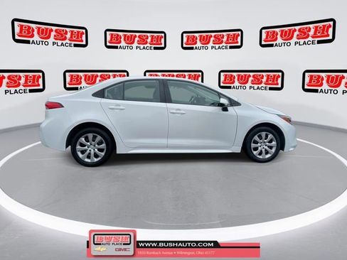 Used 2023 Toyota Corolla LE image 3