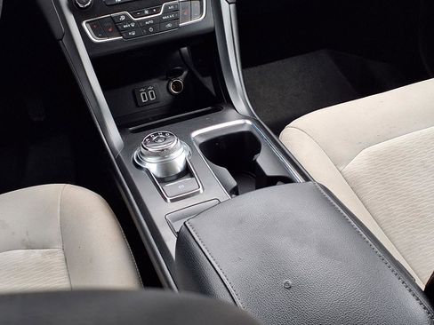 Used 2019 Ford Fusion SE image 11