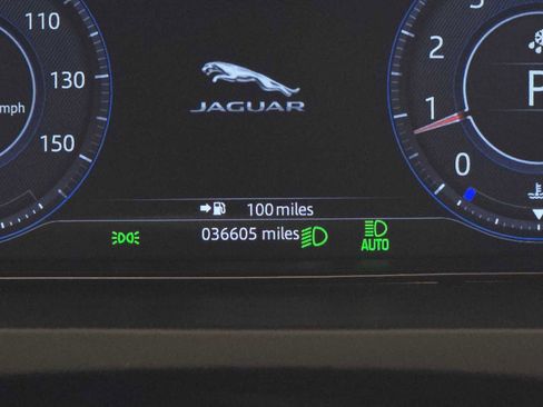 Used 2018 Jaguar E-PACE SE image 27