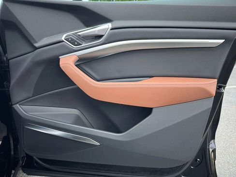 Used 2022 Audi e-tron Premium Plus image 45