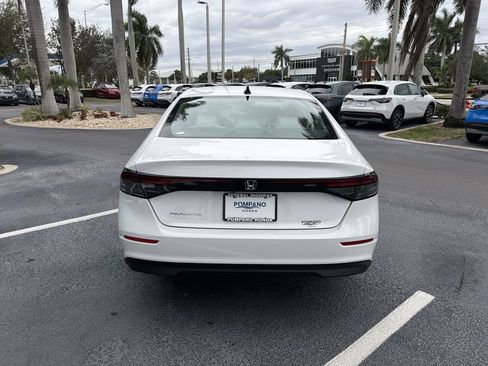 New 2025 Honda Accord SE image 3
