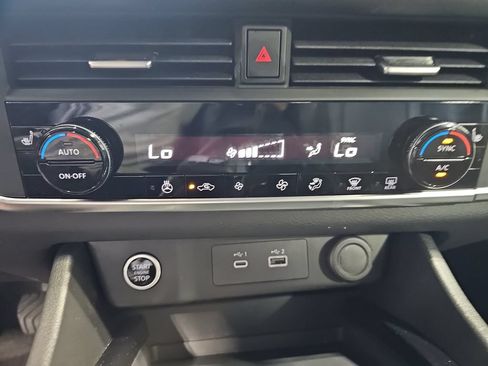 Used 2023 Nissan Rogue SV w/ SV Premium B Package AWD/4WD image 21