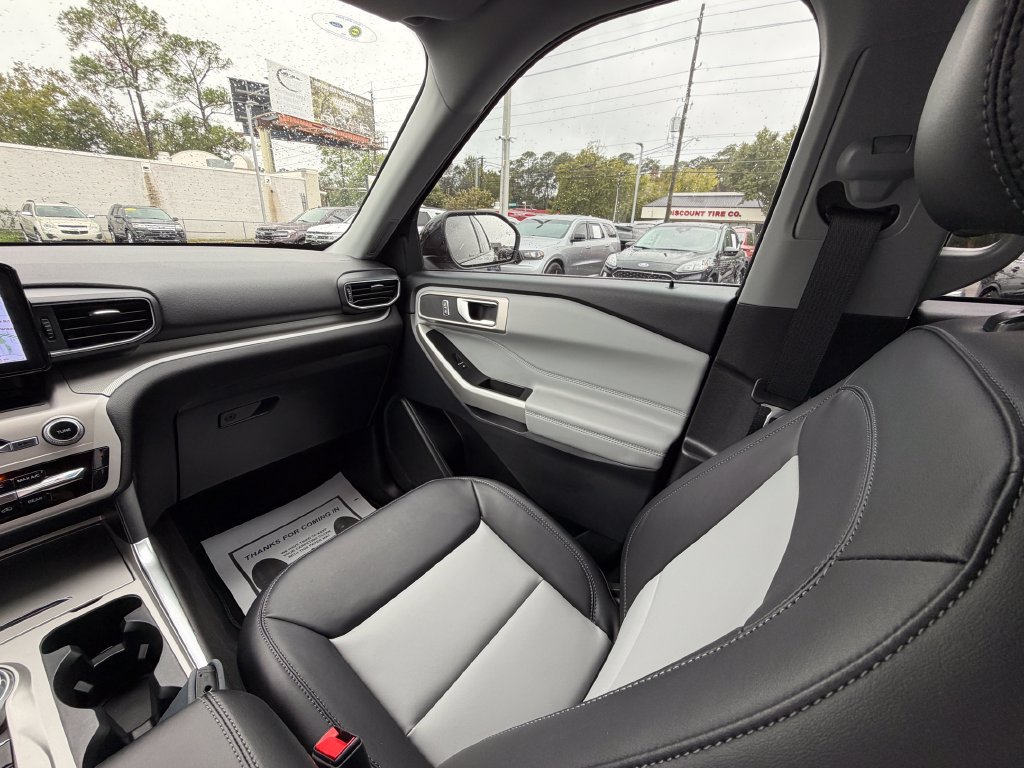 Used 2023 Ford Explorer XLT w/ Equipment Group 202A RWD image 17