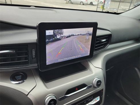 Used 2022 Ford Explorer XLT image 21