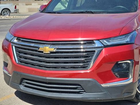 Used 2023 Chevrolet Traverse LT image 2