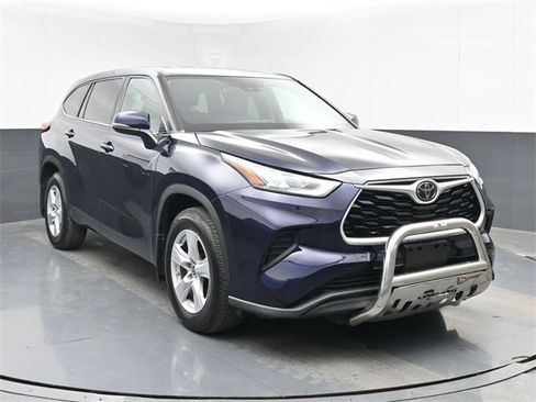 Used 2020 Toyota Highlander L image 2
