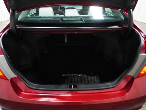 Used 2017 Toyota Camry XLE w/ Moonroof Package image 6