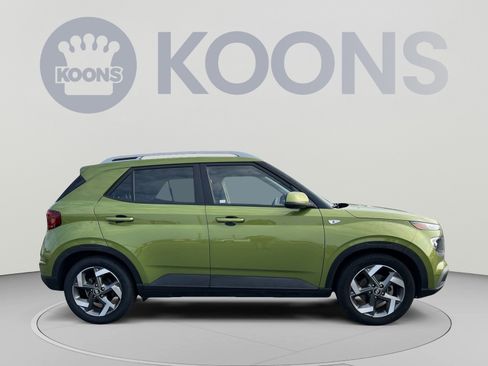Used 2022 Hyundai Venue SEL FWD image 17