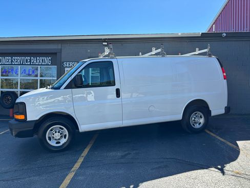 Used 2015 Chevrolet Express 3500 image 6